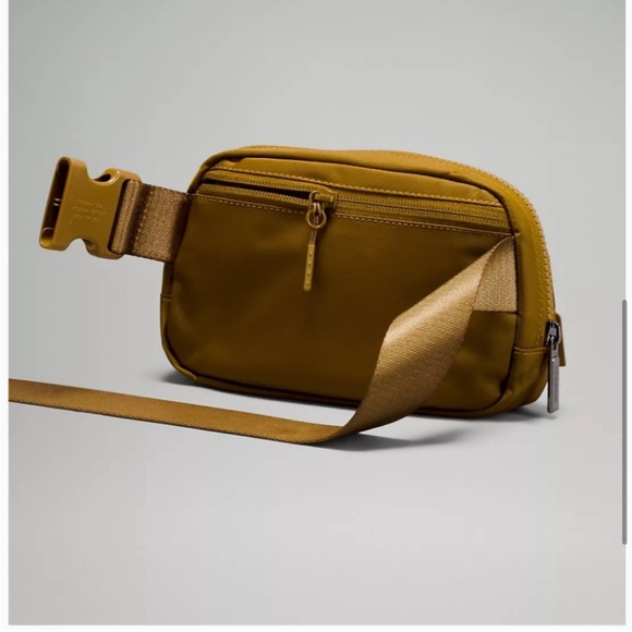 Lululemon Everywhere Belt Bag - Authentic, NWT - Black, Burnt Caramel - Picture 7 of 15